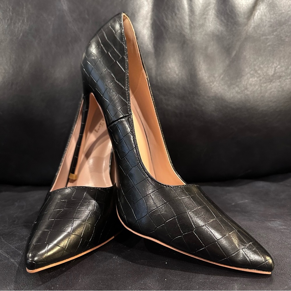 Elizabet Tang 4.7” Stilettos US 9.5